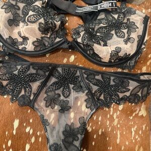 Victoria's Secret Black Floral Lace Bra with Swarovski stones new! Set 34D; M